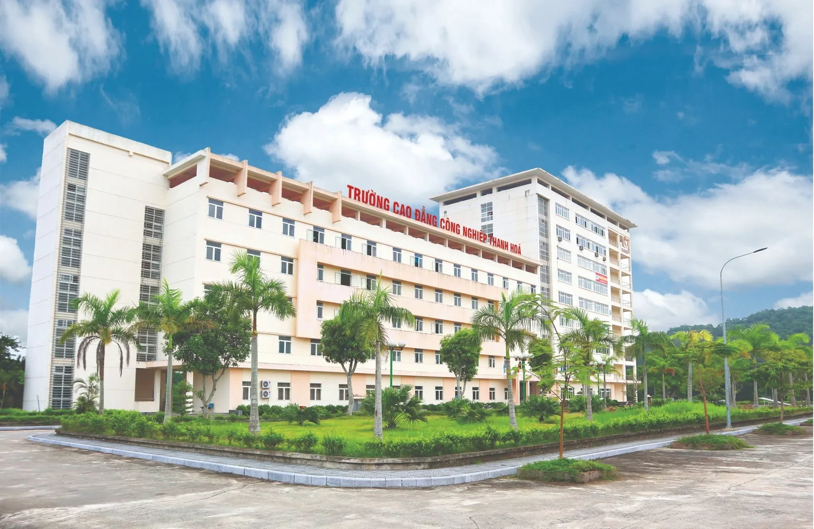 Khuôn viên Trường Cao đẳng Công nghiệp Thanh Hóa